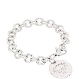 Tiffany & Co.
Sterling Silver Return to Tiffany Round Tag Charm Bracelet